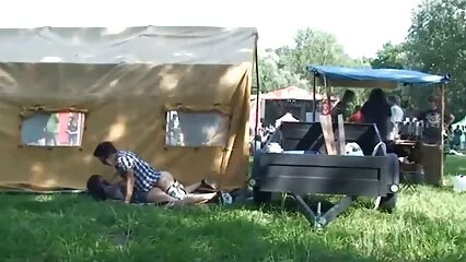 Russisk porno med en smuk ung kone.