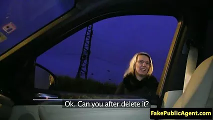 Anal med en ung charmetrold.