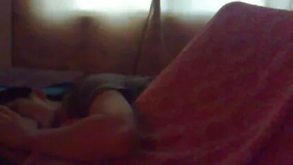 Rigtig studenterporno af unge mennesker i hytten.