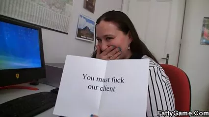 Denne blondine elsker fede haner i anal.